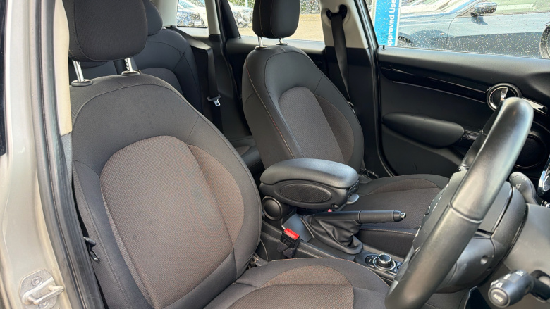 MINI Hatchback 1.5 Cooper Classic 5dr Auto Petrol Hatchback
